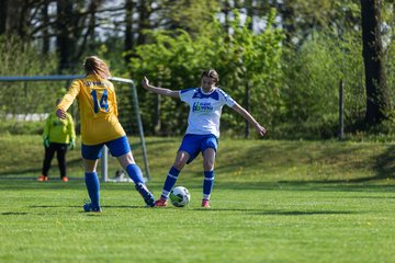 Bild 24 - B-Juniorinnen Bramstedter TS - SSV Hennstedt : Ergebnis: 3:7